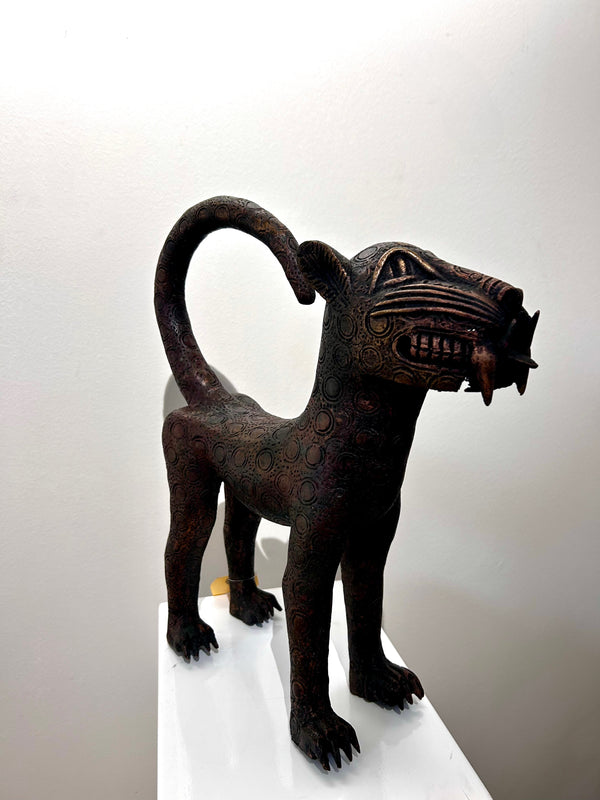 Bronze leopard sculpture from Ife tribe, Kingdom of Benin, African art, cultural heritage, 3.1 kg.